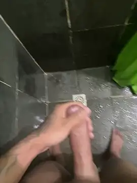 Snapshot of gzn01 chatting on 09.23.25 gzn01 online show from 09.23.25