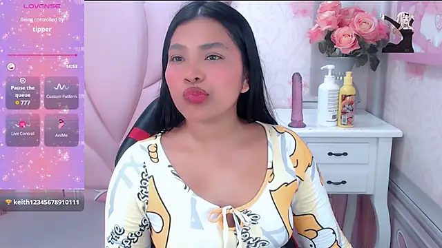 Snapshot of lauren_sofia19 chatting on 12.12.24 lauren sofia19 online show from 12.12.24