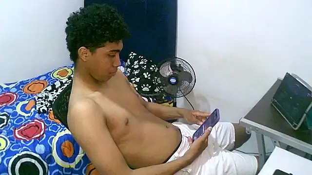 Snapshot of sexy_diamante_ chatting on 09.21.25 sexy diamante online show from 09.21.25