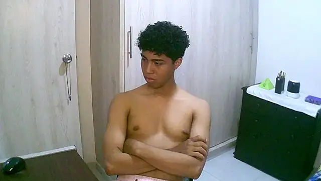 Snapshot of sexy_diamante_ chatting on 09.29.25 sexy diamante online show from 09.29.25