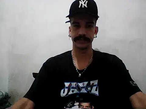 Snapshot of gatobranco001 chatting on 06.11.26 gatobranco001 online show from 06.11.26