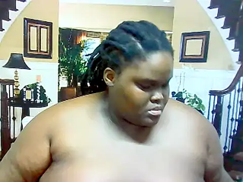 Snapshot of EbonyHotBuns chatting on 03.08.25 EbonyHotBuns online show from 03.08.25