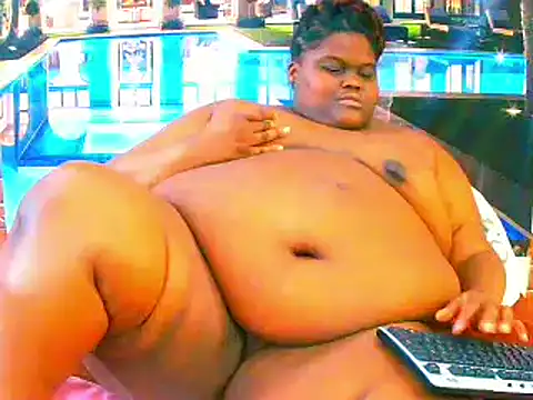 Snapshot of EbonyHotBuns chatting on 02.14.26 EbonyHotBuns online show from 02.14.26