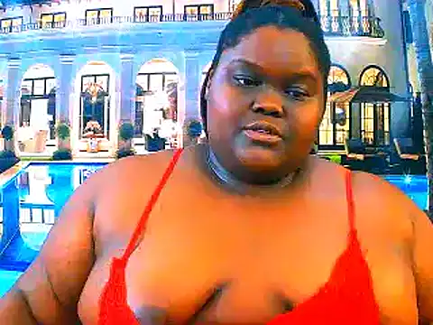 Snapshot of EbonyHotBuns chatting on 04.16.26 EbonyHotBuns online show from 04.16.26