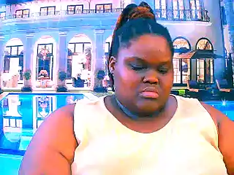 Snapshot of EbonyHotBuns chatting on 04.18.26 EbonyHotBuns online show from 04.18.26