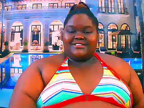 Snapshot of EbonyHotBuns chatting on 04.21.26 EbonyHotBuns online show from 04.21.26