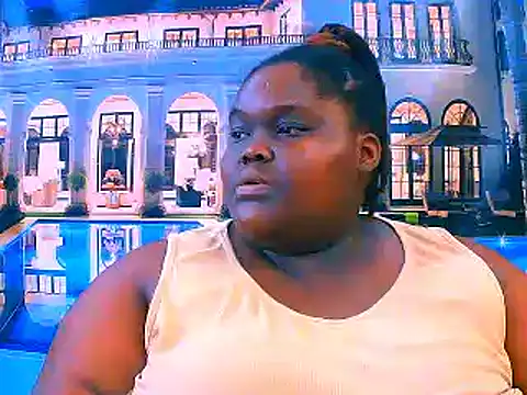 Snapshot of EbonyHotBuns chatting on 04.22.26 EbonyHotBuns online show from 04.22.26