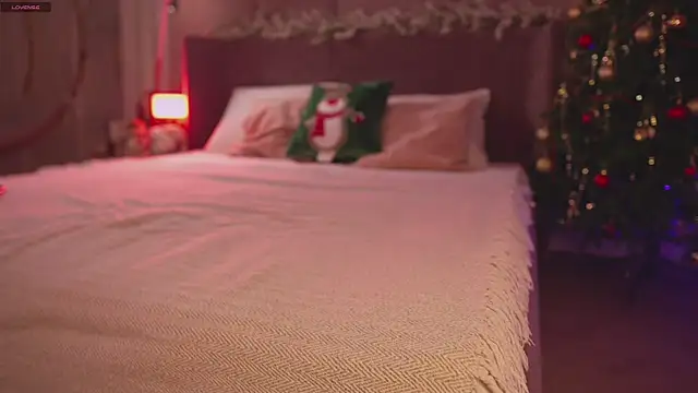 Snapshot of Smiley_Mia chatting on 12.03.25 Smiley Mia online show from 12.03.25