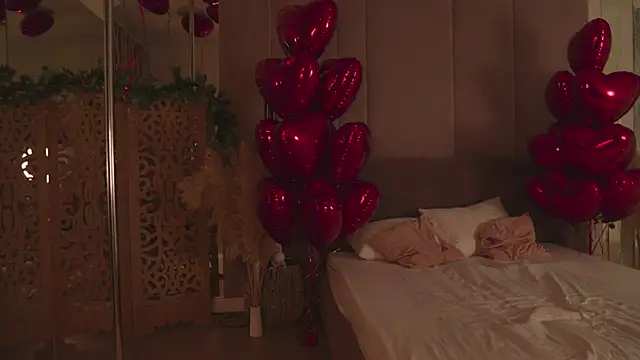 Smiley Mia online show from 02.12.26