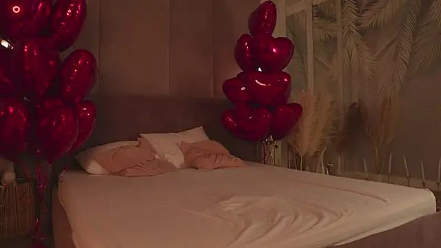 Smiley Mia online show from 02.13.26