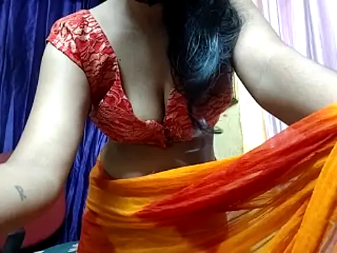 Snapshot of poojaxxx65 chatting on 05.28.26 poojaxxx65 online show from 05.28.26
