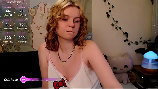 Snapshot of Moona_xx chatting on 04.28.26 Moona xx online show from 04.28.26