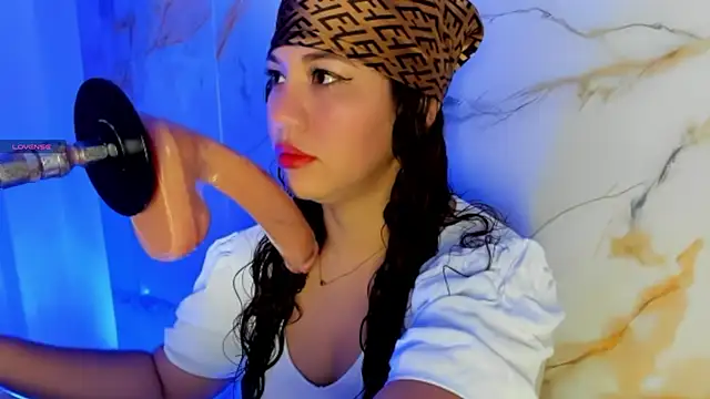 hade cute online show from 04.08.26