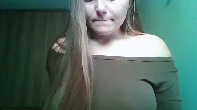 Snapshot of Evasapples chatting on 03.22.26 Evasapples online show from 03.22.26