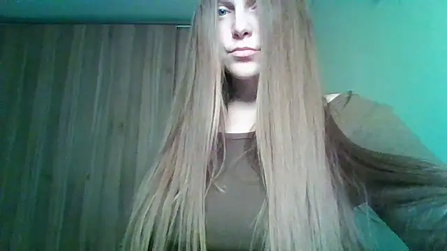 Snapshot of Evasapples chatting on 03.25.26 Evasapples online show from 03.25.26