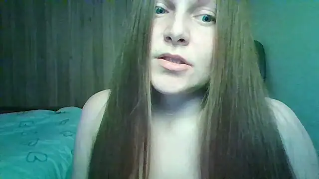 Snapshot of Evasapples chatting on 03.26.26 Evasapples online show from 03.26.26