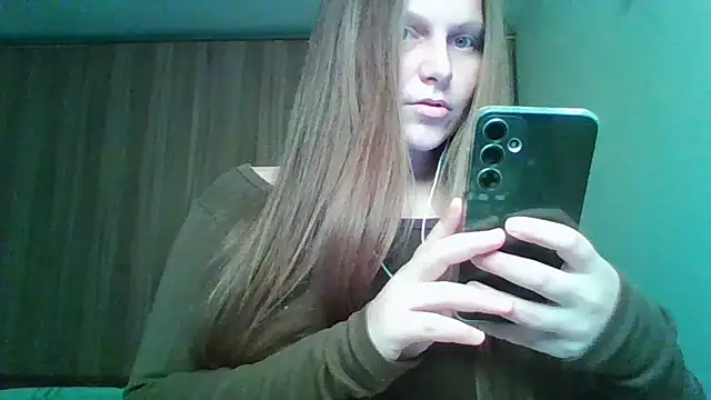 Snapshot of Evasapples chatting on 03.27.26 Evasapples online show from 03.27.26