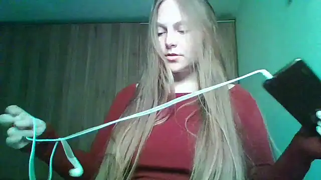 Snapshot of Evasapples chatting on 04.14.26 Evasapples online show from 04.14.26