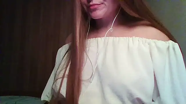Snapshot of Evasapples chatting on 04.15.26 Evasapples online show from 04.15.26