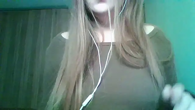 Snapshot of Evasapples chatting on 05.02.26 Evasapples online show from 05.02.26