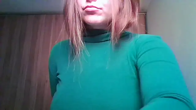 Snapshot of Evasapples chatting on 05.19.26 Evasapples online show from 05.19.26