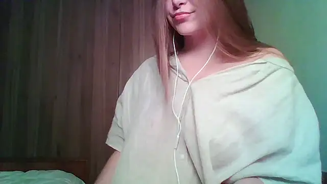 Snapshot of Evasapples chatting on 05.23.26 Evasapples online show from 05.23.26