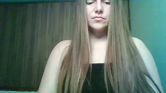 Snapshot of Evasapples chatting on 05.24.26 Evasapples online show from 05.24.26