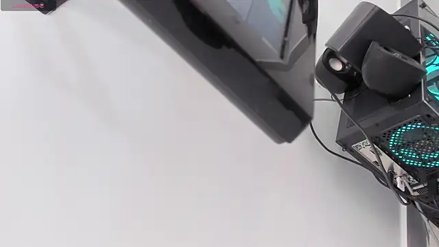 Snapshot of Realbadbxtch chatting on 11.09.25 Realbadbxtch online show from 11.09.25