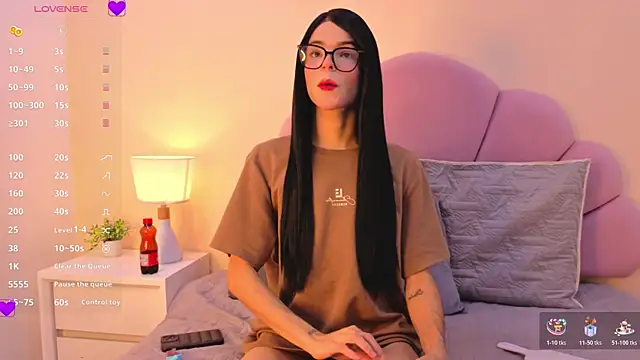 Snapshot of Realbadbxtch chatting on 11.25.25 Realbadbxtch online show from 11.25.25