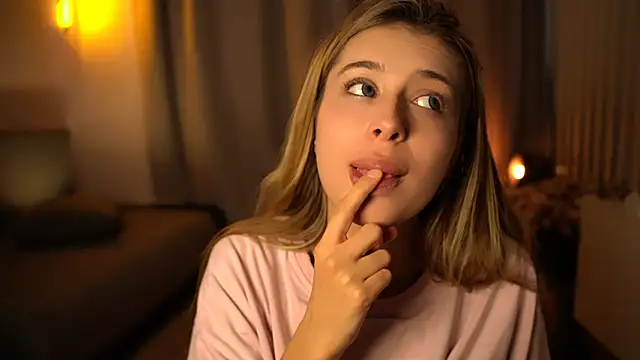 elisa moon online show from 12.12.24