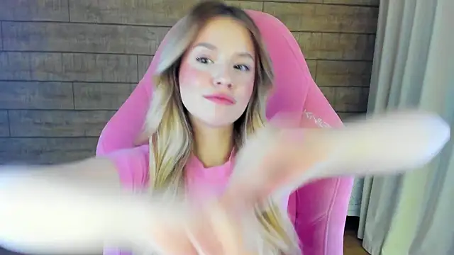 Snapshot of MilanaBalmain chatting on 05.20.26 MilanaBalmain online show from 05.20.26