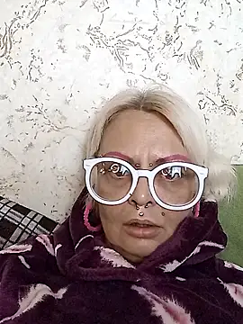 Gardener of Illusions online show from 11.28.25