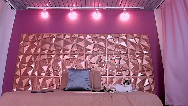 keendaall online show from 12.23.24