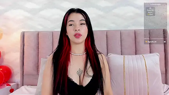 im nika  online show from 02.19.25