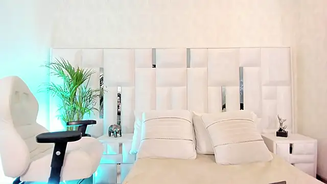 im nika  online show from 09.14.25