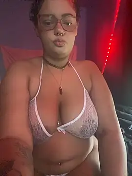 Snapshot of y0urlilgf chatting on 03.27.26 y0urlilgf online show from 03.27.26