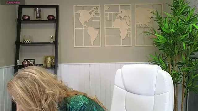 LadyLeea online show from 02.05.25