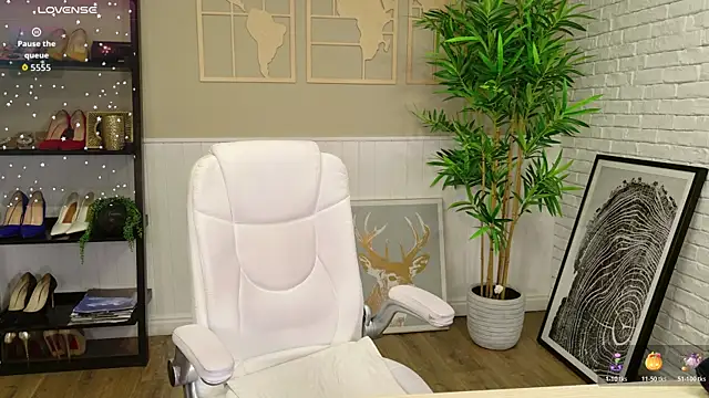 Snapshot of LadyLeea chatting on 04.18.26 LadyLeea online show from 04.18.26