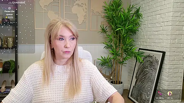 Snapshot of LadyLeea chatting on 05.20.26 LadyLeea online show from 05.20.26
