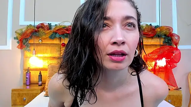 Snapshot of adarussell chatting on 01.05.25 adarussell online show from 01.05.25