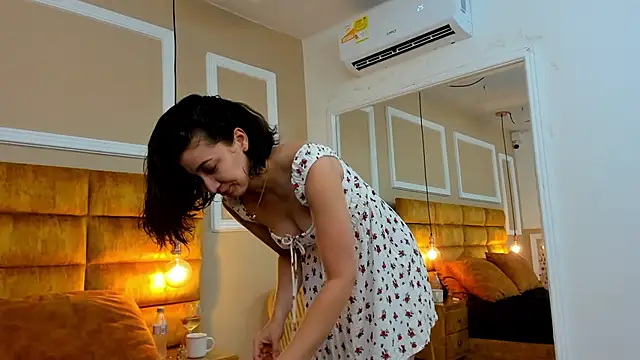 Snapshot of adarussell chatting on 02.01.25 adarussell online show from 02.01.25