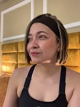 Snapshot of adarussell chatting on 12.18.25 adarussell online show from 12.18.25