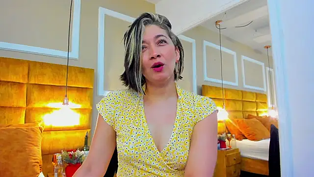 Snapshot of adarussell chatting on 12.21.25 adarussell online show from 12.21.25