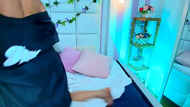 MadisonWhiite online show from 12.18.24