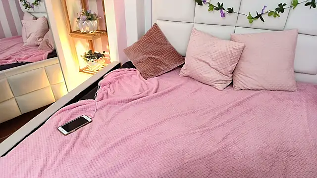 MadisonWhiite online show from 01.10.25