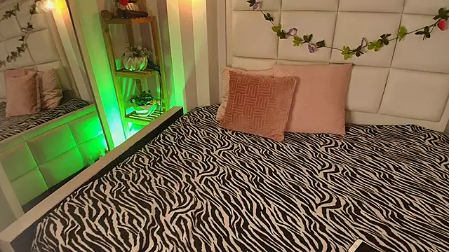 MadisonWhiite online show from 01.18.25