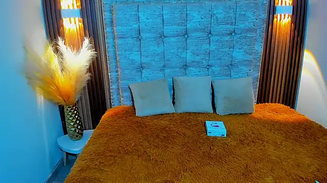 MadisonWhiite online show from 02.11.25