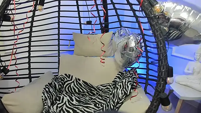 MadisonWhiite online show from 02.14.25