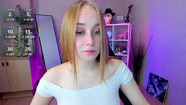 Snapshot of LianaBright chatting on 04.25.26 LianaBright online show from 04.25.26