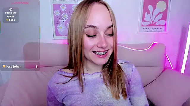 Snapshot of LianaBright chatting on 05.21.26 LianaBright online show from 05.21.26